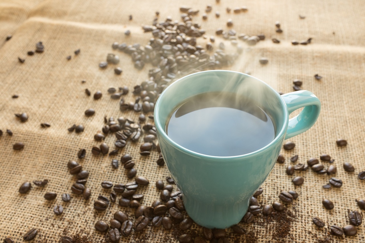Kawa mrożona: przepisy na orzeźwiające napoje na lato