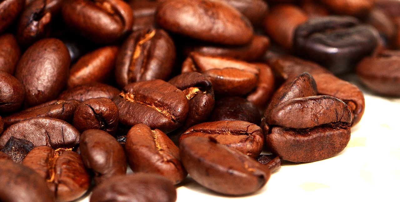 Kawa dla smakoszy: poszukiwanie najwyższej jakości ziaren i aromatycznych nut